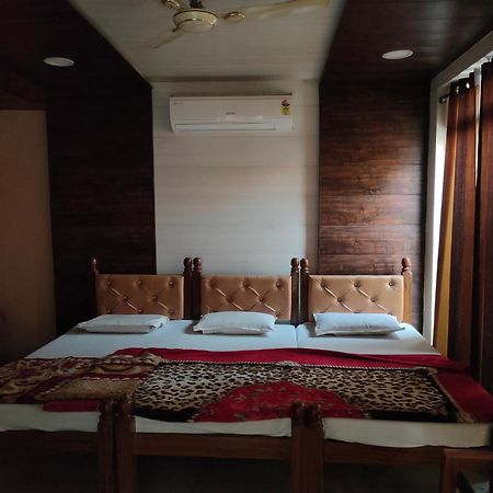 Sgh Guest House Mathura Eksteriør bilde