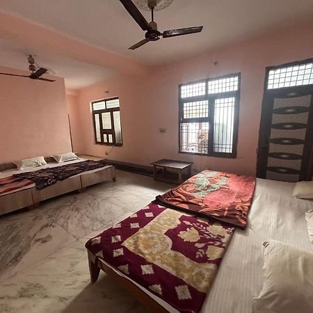 Sgh Guest House Mathura Eksteriør bilde