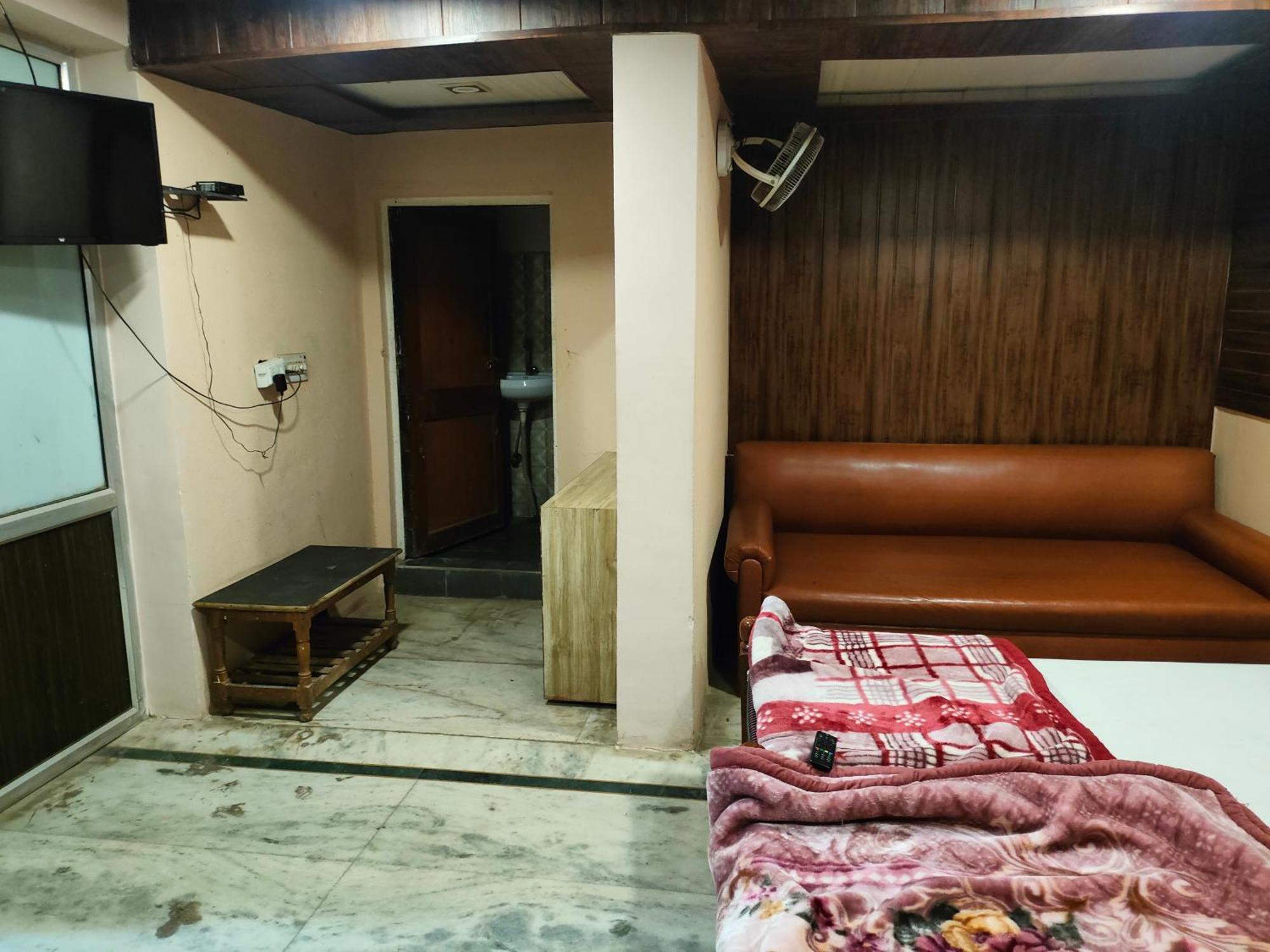 Sgh Guest House Mathura Eksteriør bilde