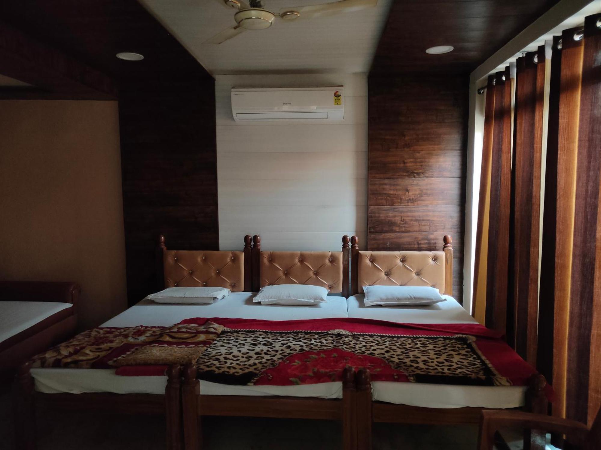 Sgh Guest House Mathura Eksteriør bilde
