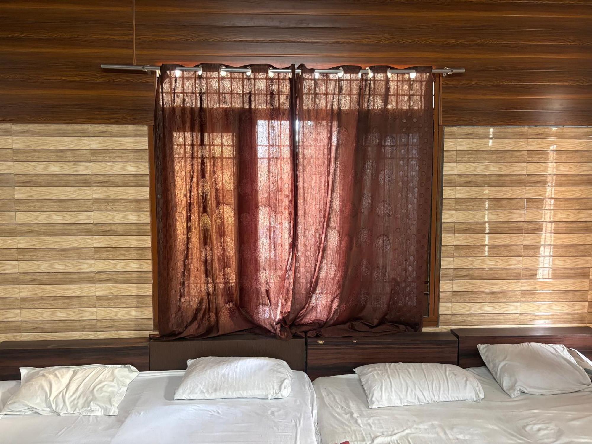Sgh Guest House Mathura Eksteriør bilde