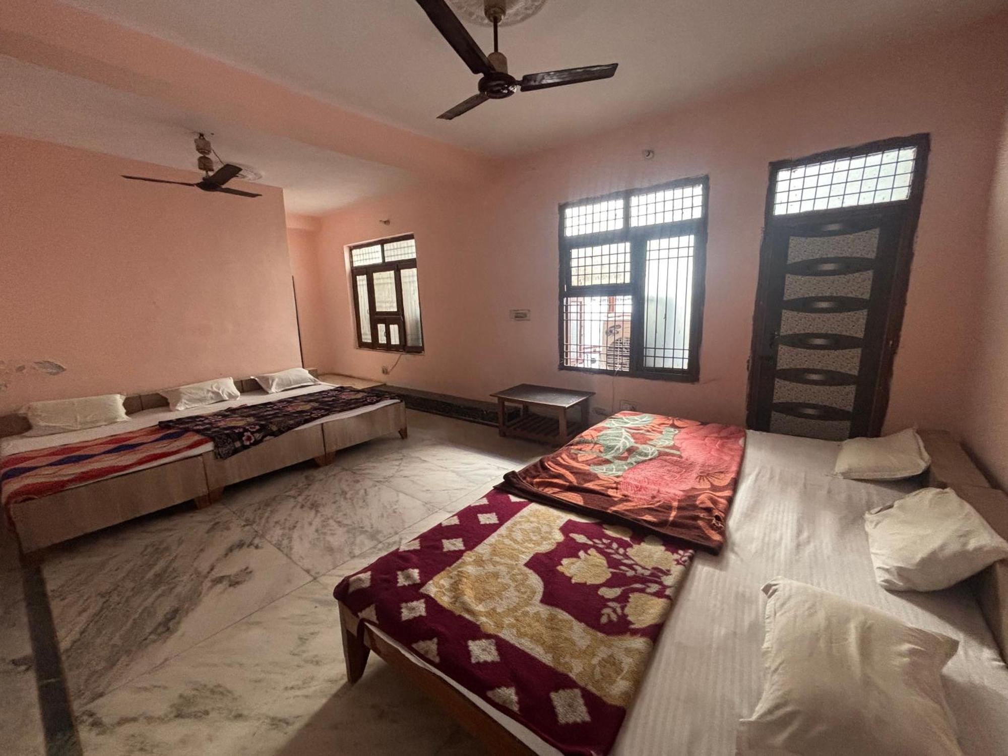 Sgh Guest House Mathura Eksteriør bilde