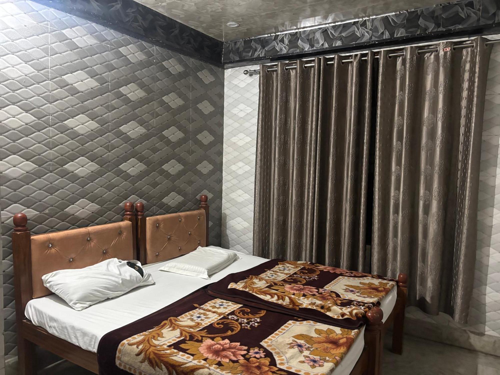 Sgh Guest House Mathura Eksteriør bilde