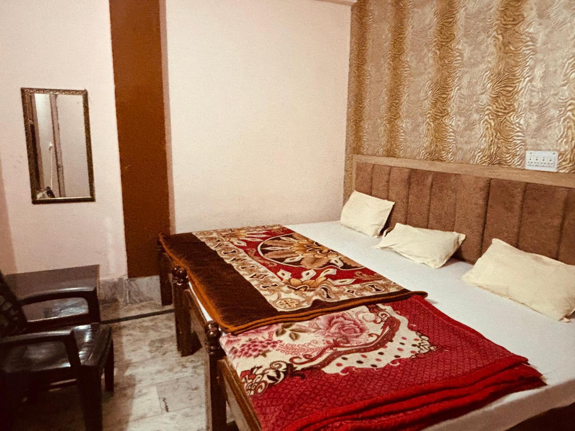 Sgh Guest House Mathura Eksteriør bilde
