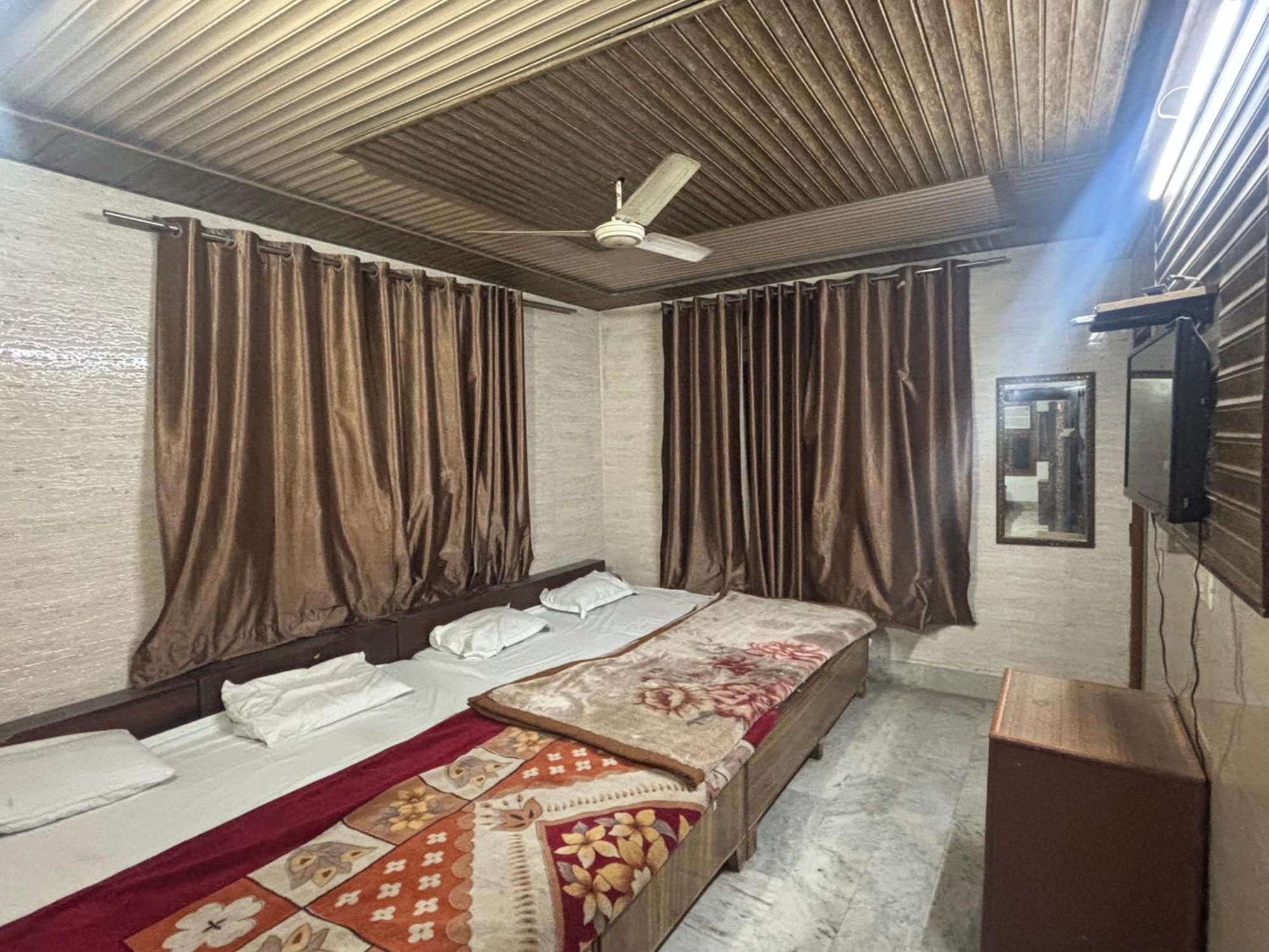 Sgh Guest House Mathura Eksteriør bilde