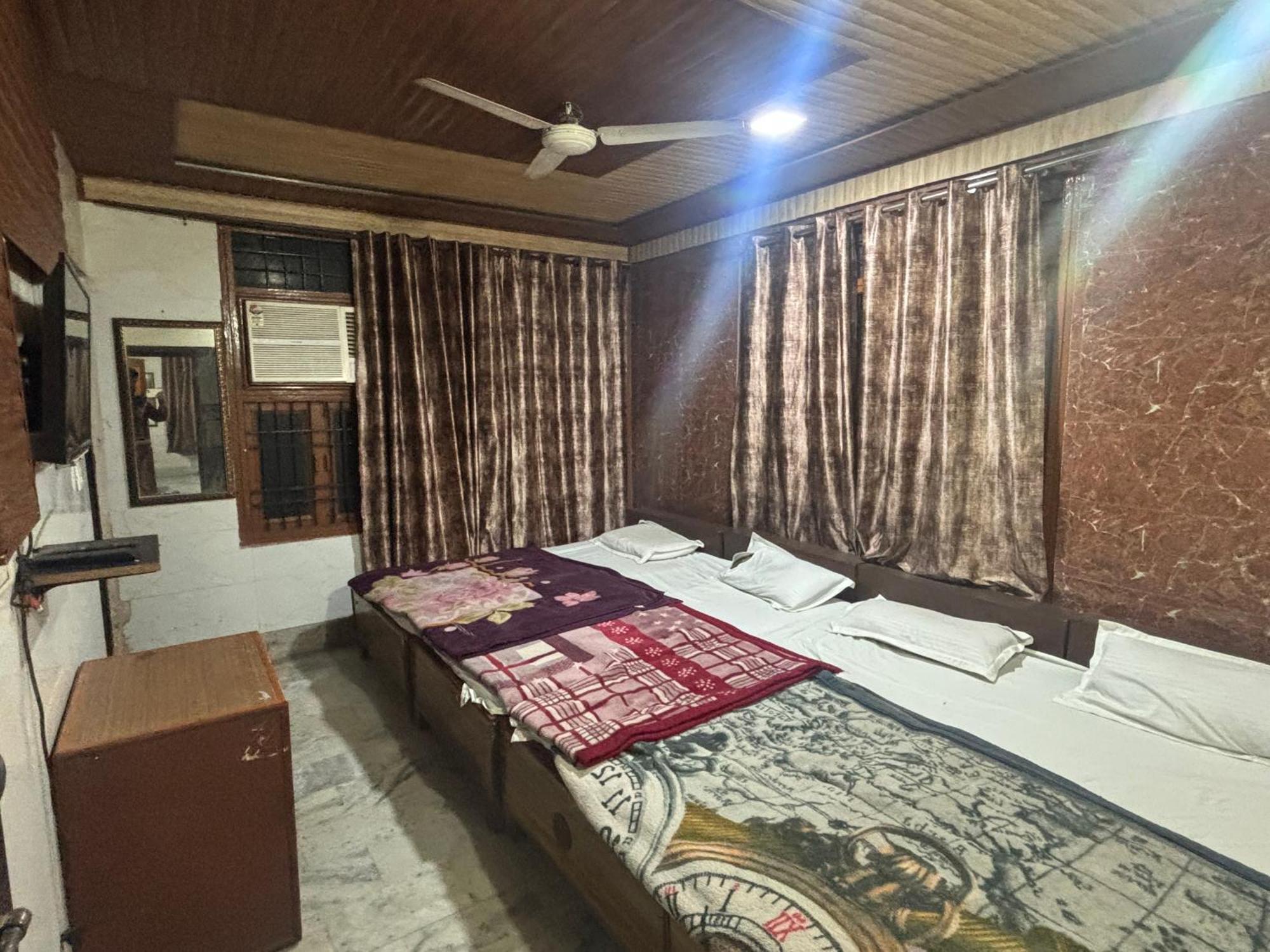 Sgh Guest House Mathura Eksteriør bilde