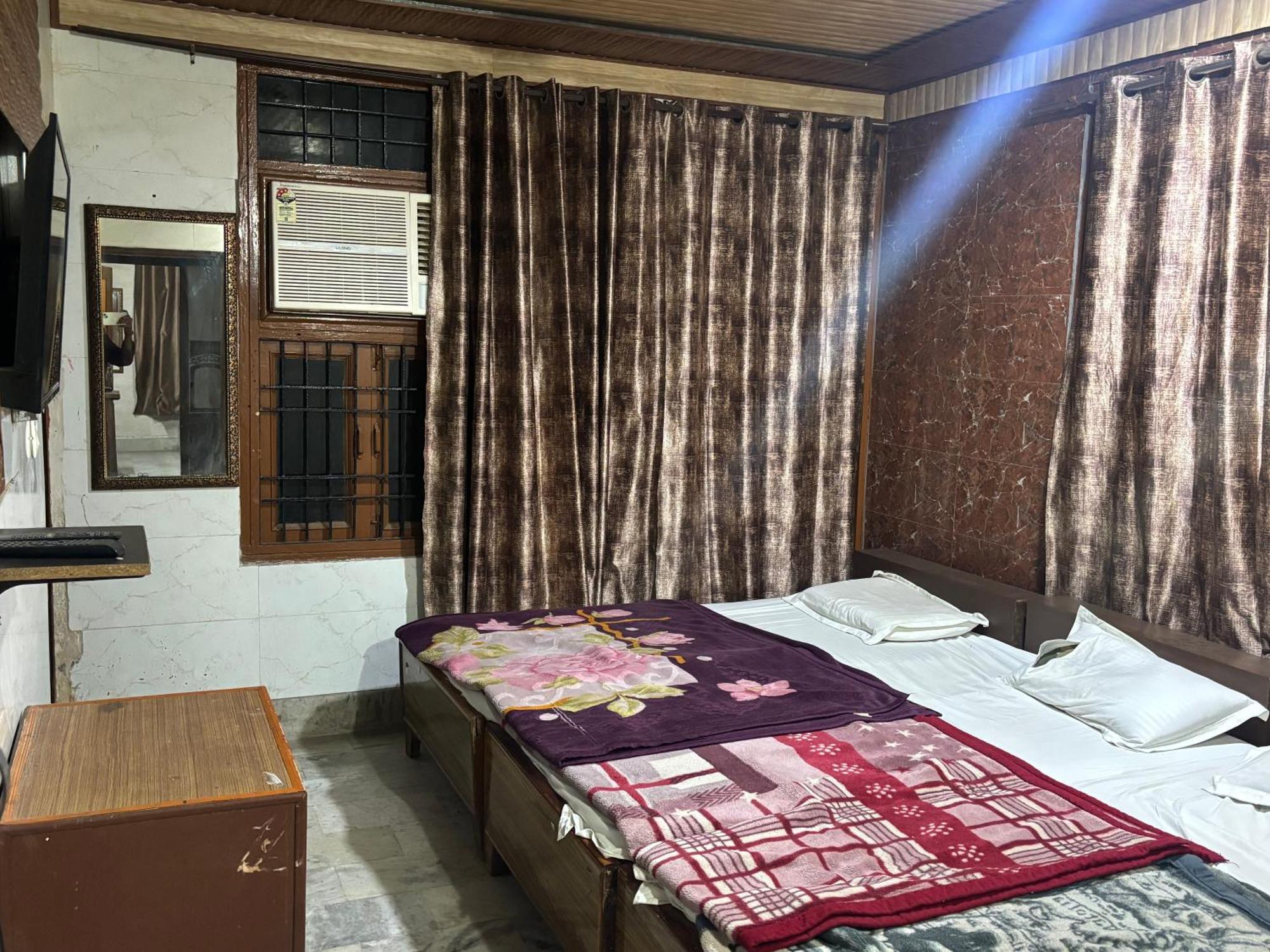 Sgh Guest House Mathura Eksteriør bilde