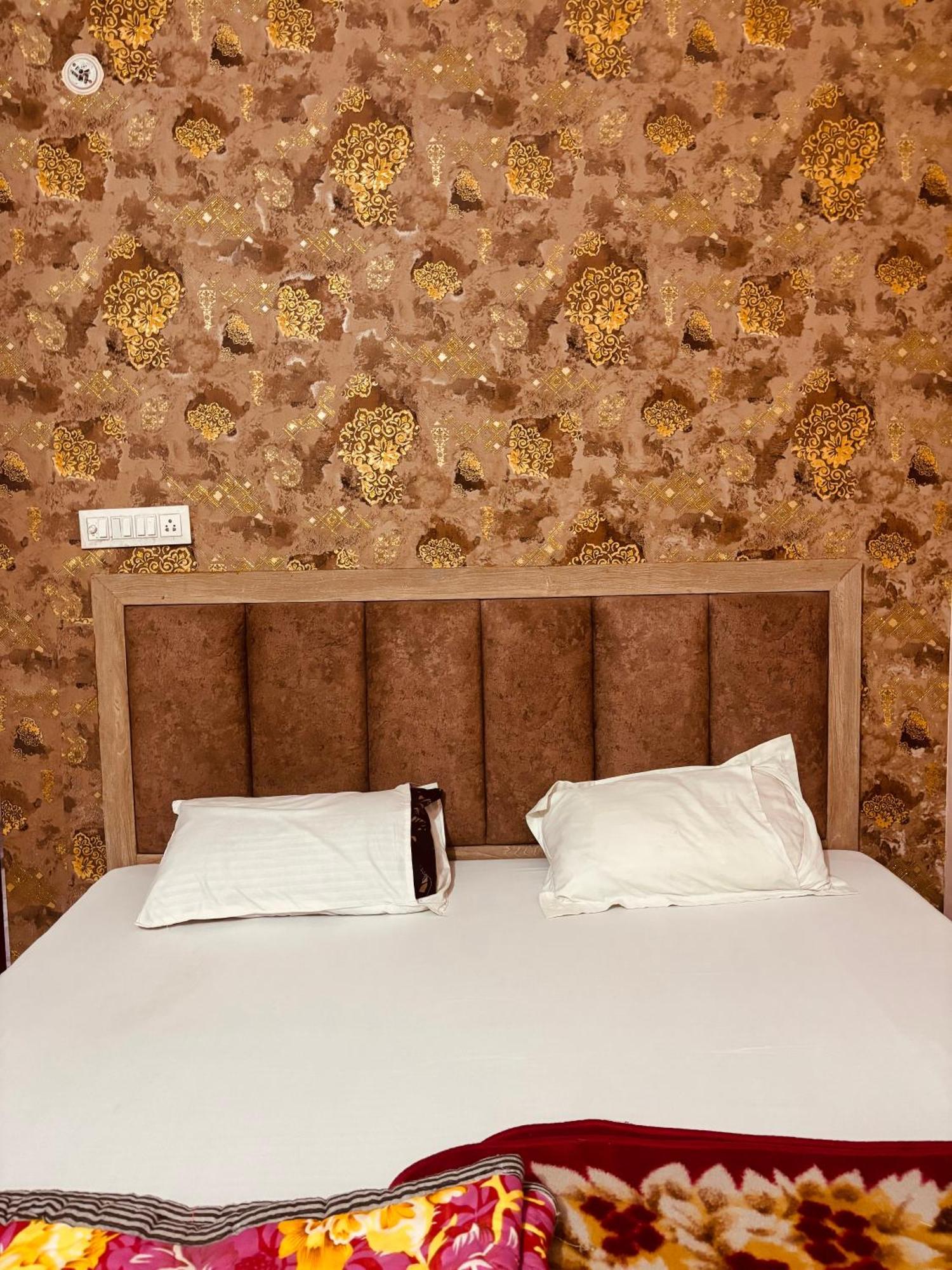 Sgh Guest House Mathura Eksteriør bilde