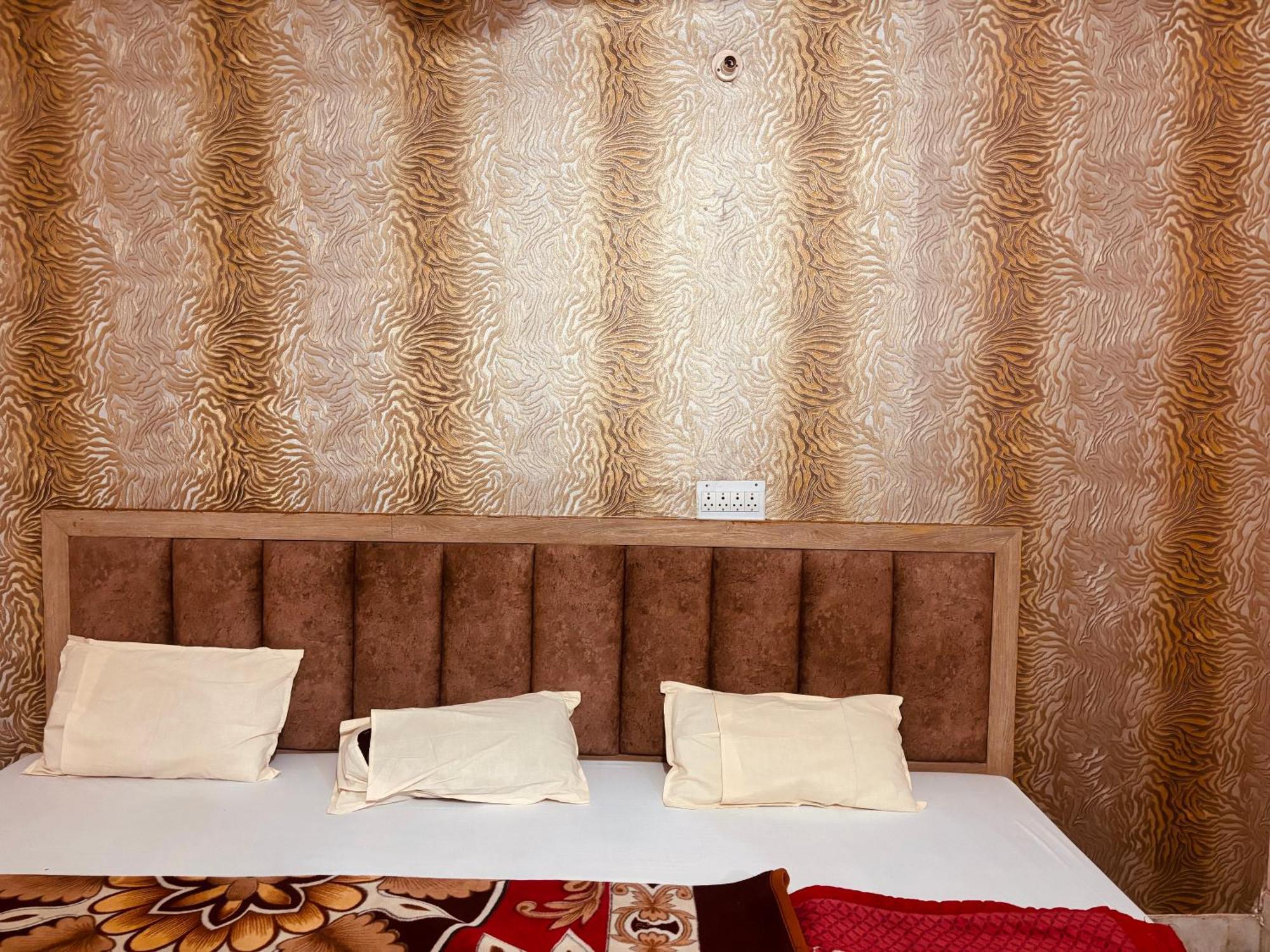 Sgh Guest House Mathura Eksteriør bilde