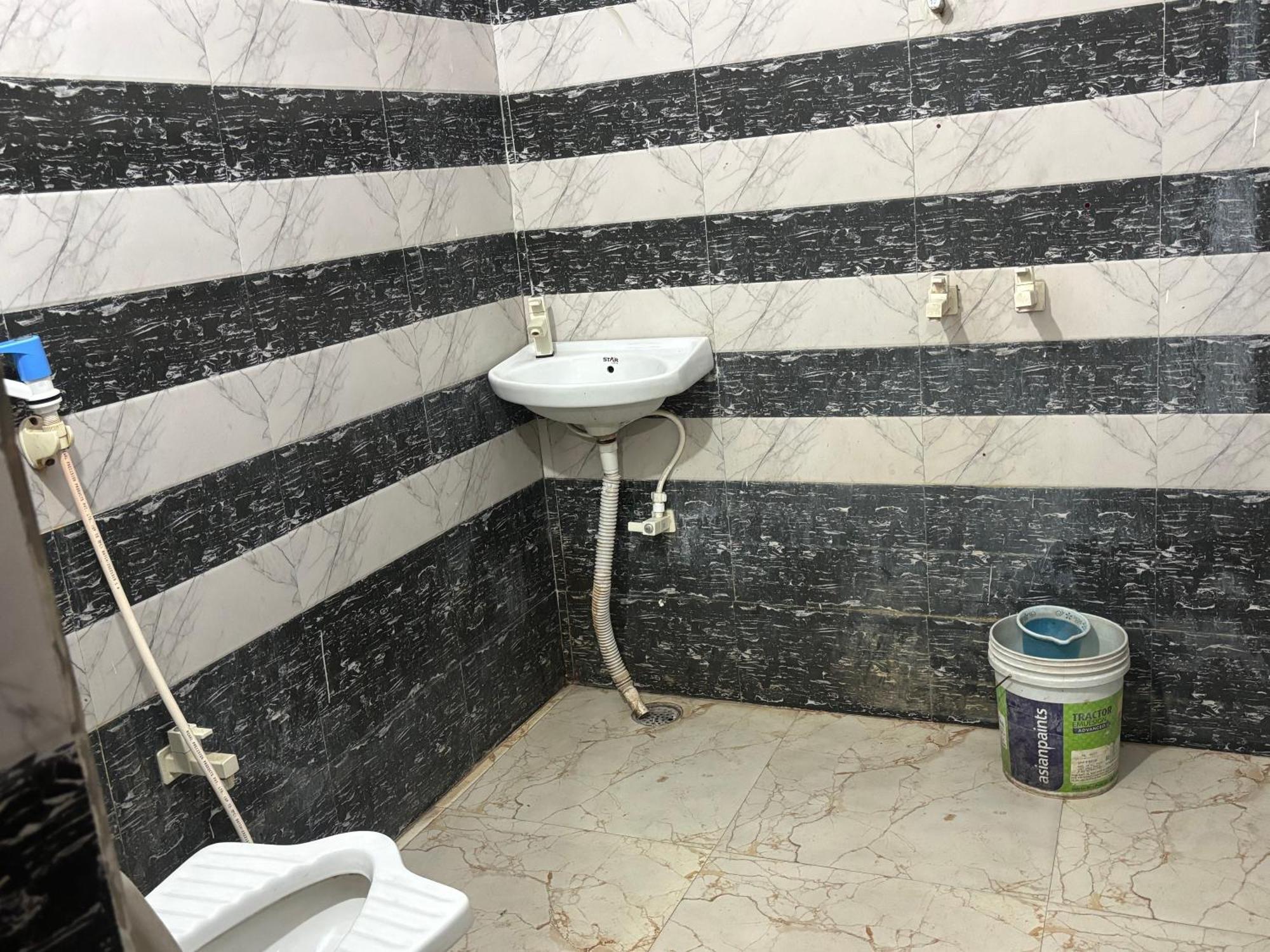 Sgh Guest House Mathura Eksteriør bilde