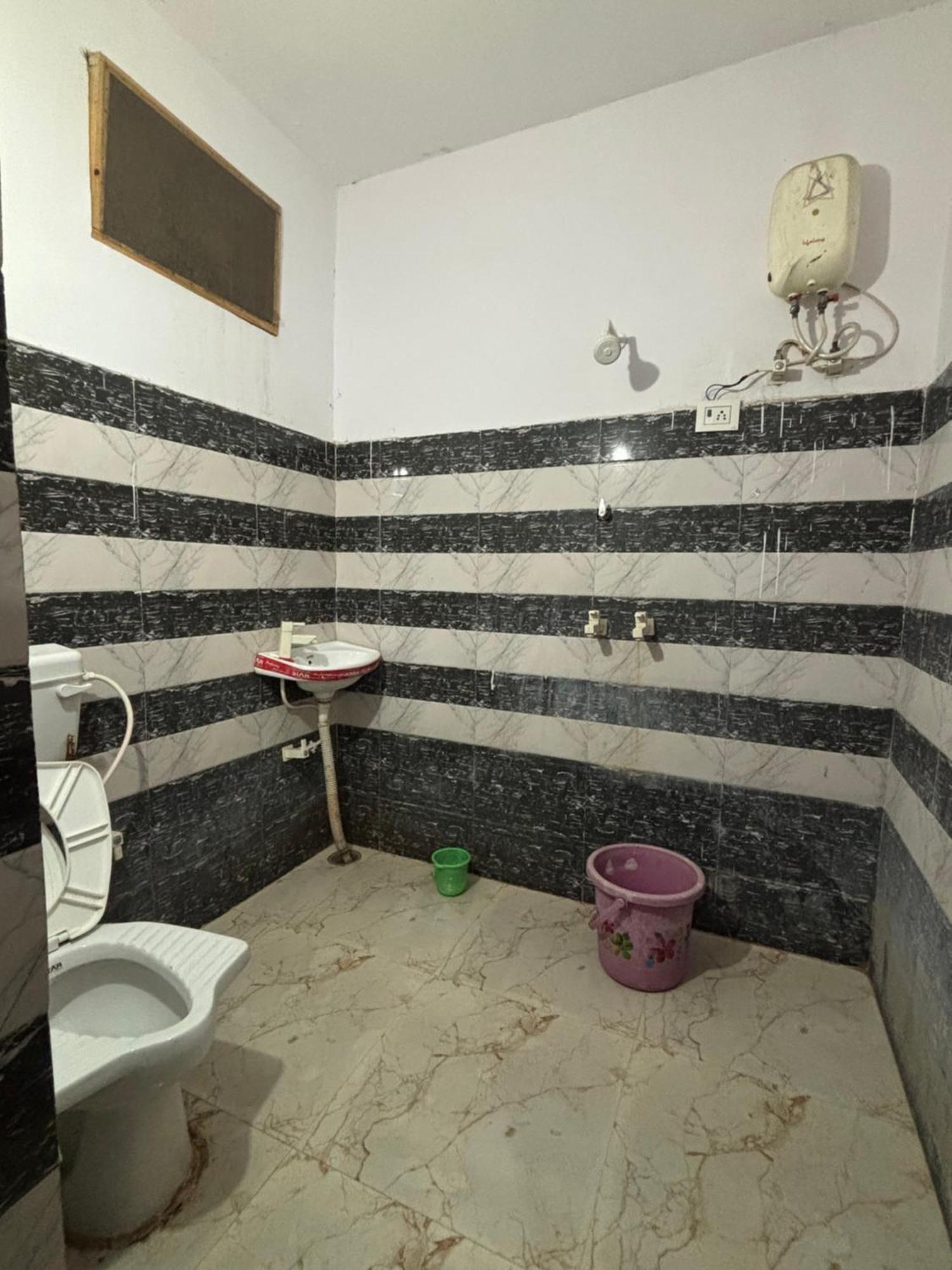 Sgh Guest House Mathura Eksteriør bilde