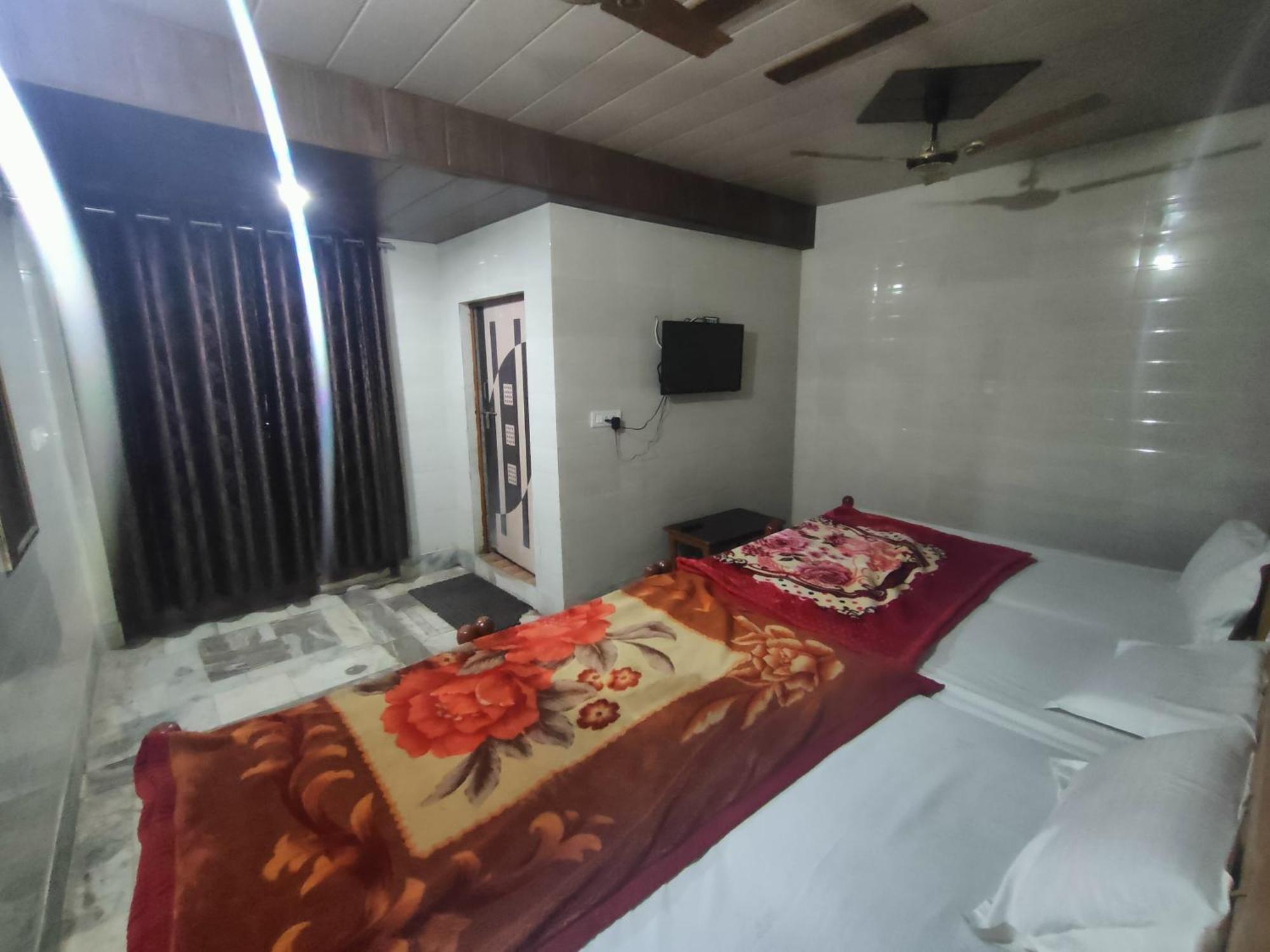 Sgh Guest House Mathura Eksteriør bilde