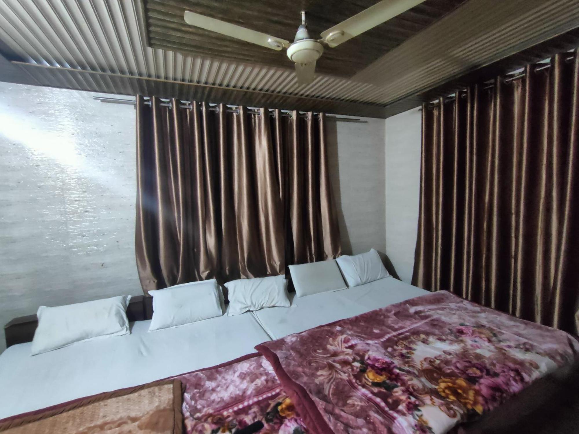 Sgh Guest House Mathura Eksteriør bilde