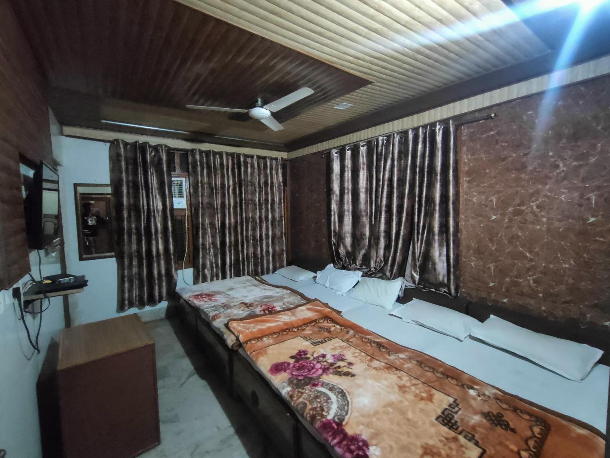 Sgh Guest House Mathura Eksteriør bilde